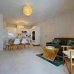 Complet 2 à 4 Personnes Au Coeur Des Golfs * Saint-Raphaël